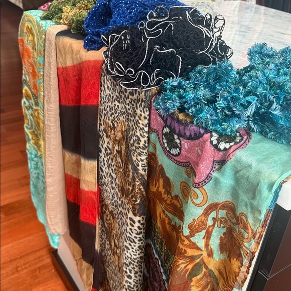 Colorful Patterned Scarves Collection - Picture 6 of 6